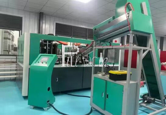 Otomatis 4 Rongga Botol PET Blowing Moulding Machine Peralatan 4000BPH Untuk 0,1 - 2L