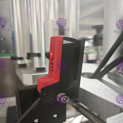 Mesin Pelabelan Stiker Perekat Kepala Tunggal 50BPM Untuk Botol Bulat