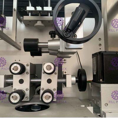 Ganda Mengemudi Empat Blades Dipasang Botol Mesin Pelabelan Dengan Panasonic driver