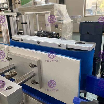 Mesin pelabelan perekat sisi tunggal 1800bph untuk botol bulat kecil