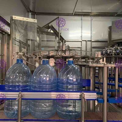 6 Kepala 600BPH Layar Sentuh Air Minum Mchine Pembotolan Dengan Capper