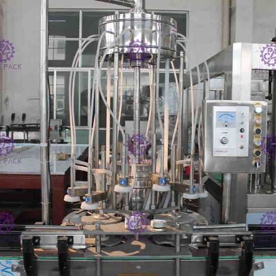 Seimbang Tekanan Soft Drink Filling Machine 2000BPH Untuk Minuman berkarbonasi