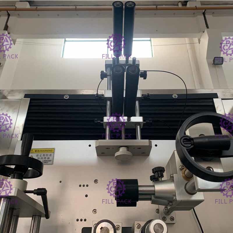 Mesin Pelabelan Otomatis Untuk Botol PET 2L Dan Botol Cap