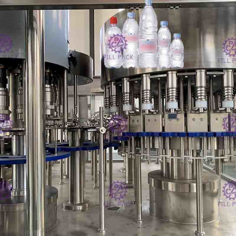 3 In 1 Monoblock Plastik Botol Filling Machine Untuk Mineral Water 18 Kepala