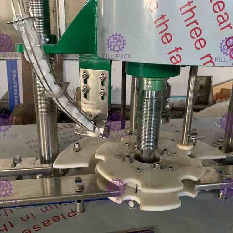 Mesin Penyegel Botol Plastik / PET Screw Cap Dengan Stainless Steel Dan Kecepatan Tinggi