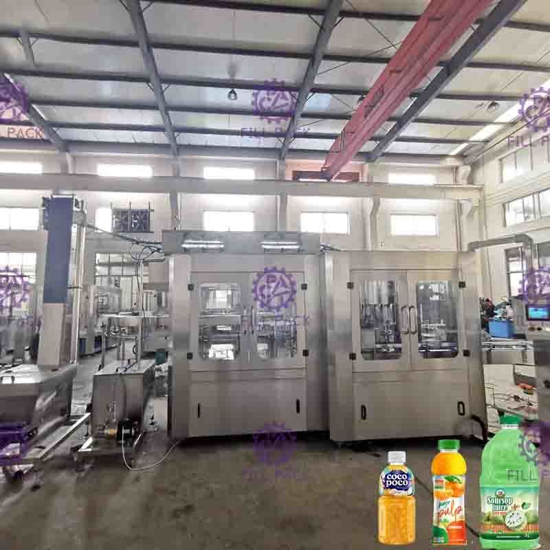24 Kepala Juice Filling Machine 8000 Botol Plastik Per Jam Screw Caps